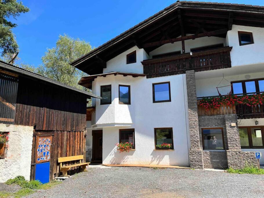 Haus Alberto - Haus Mit 2 Ferienwohnungen Ötztal-Bahnhof Exteriör bild